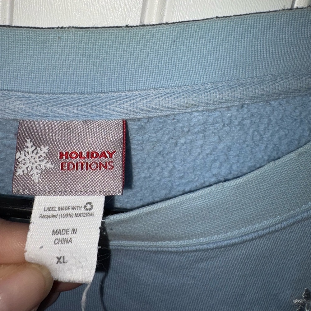 Vintage Holiday Editions Light Blue Snowflake Sweatshirt - Picture 3 of 5